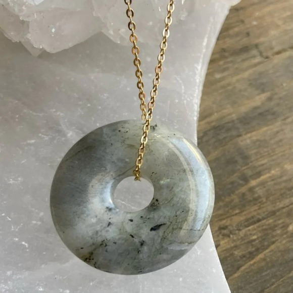 Chunky maximalist labradorite Vermeil gold dainty necklace - Picture 6 of 8